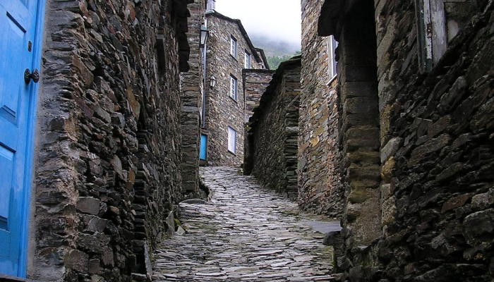 开线上服装店货源:从零到爆款的实战指南 开线上服装店货源:从零到爆款的实战指南